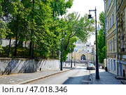 Город Москва. Петроверигский переулок (2024 год). Стоковое фото, фотограф Александр Тараканов / Фотобанк Лори