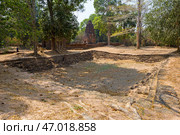 Древний кхмерский храм Прасат Та Муен Том (Prasat Ta Muen Thom), Таиланд. Редакционное фото, фотограф Ирина Яровая / Фотобанк Лори