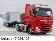 Седельный тягач Dongfeng GX в дилерском центре Азия Трак (2023 год). Редакционное фото, фотограф Антон Белицкий / Фотобанк Лори