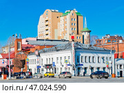 Вид на здание Театра на Таганке в весенний солнечный день. Москва. Россия. Редакционное фото, фотограф E. O. / Фотобанк Лори