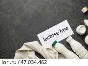 Различные молочные продукты без лактозы на темном фоне. Стоковое фото, фотограф Pixel_shot / Фотобанк Лори