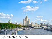Москва-река и высотное здание на Котельнической набережной. Город Москва (2024 год). Стоковое фото, фотограф Александр Тараканов / Фотобанк Лори