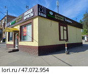 Кофейня Coffee Hit. Торговый павильон. Первомайская улица, 73, строение 4. Район Измайлово. Москва (2024 год). Редакционное фото, фотограф lana1501 / Фотобанк Лори
