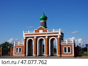 Входная группа Воскресенского парка, Йошкар-Ола, Марий Эл (2020 год). Редакционное фото, фотограф Алексей Иванов / Фотобанк Лори