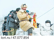 Праздник Масленица, взятие снежного городка. Территория Кафедрального собора в честь Преображения Господня. Город Бердск, Новосибирская область, Западная Сибирь, Россия. Редакционное фото, фотограф Евгений Мухортов / Фотобанк Лори