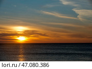 Черное море,     осень,          закат      солнца. Краснодарский край, Туапсинский      , Михайловская бухта. (2022 год). Стоковое фото, фотограф Александр Циликин / Фотобанк Лори