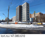 Двадцатичетырёхэтажный двухподъездный монолитный жилой дом. Площадь Белы Куна, 1. Район Гольяново. Город Москва (2023 год). Редакционное фото, фотограф lana1501 / Фотобанк Лори