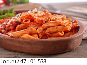 Тарелка вкусной пасты с соусом Болоньезе на столе, крупным планом. Стоковое фото, фотограф Pixel_shot / Фотобанк Лори