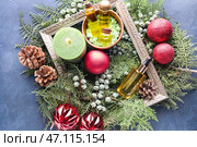 Новогодняя композиция со свечой и продуктами для санаторно-курортного лечения на цветном фоне. Стоковое фото, фотограф Pixel_shot / Фотобанк Лори