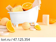 Состав спа с бомбами для ванны и апельсинами на оранжевом фоне. Стоковое фото, фотограф Pixel_shot / Фотобанк Лори