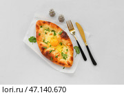 Вкусные хачапури по-аджарски на белом фоне. Стоковое фото, фотограф Pixel_shot / Фотобанк Лори