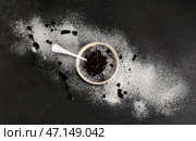 Рамекин с вкусным лавовым пирогом на темном фоне. Стоковое фото, фотограф Pixel_shot / Фотобанк Лори