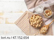 Арахис вкусный на белом фоне деревянные. Стоковое фото, фотограф Pixel_shot / Фотобанк Лори