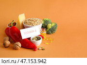 Набор полезных продуктов, богатых витамином А на цветном фоне. Стоковое фото, фотограф Pixel_shot / Фотобанк Лори