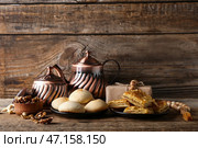 Вкусные восточные сладости и чай на деревянном фоне. Стоковое фото, фотограф Pixel_shot / Фотобанк Лори