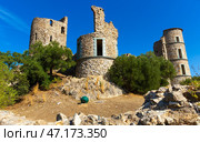 Remains of medieval stone Chateau Grimaud on hilltop. Стоковое фото, фотограф Яков Филимонов / Фотобанк Лори