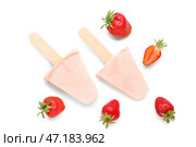 Мороженое на палочке со вкусом клубники на белом фоне. Стоковое фото, фотограф Pixel_shot / Фотобанк Лори
