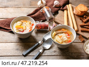 Чаши вкусного рисового супа на столе. Стоковое фото, фотограф Pixel_shot / Фотобанк Лори