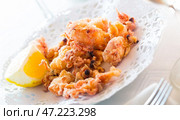 Chipirones, battered fried baby squid. Стоковое фото, фотограф Яков Филимонов / Фотобанк Лори