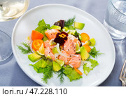 Tasty seafood ceviche from salmon with avocado, green dill and cumquat. Стоковое фото, фотограф Яков Филимонов / Фотобанк Лори