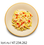 Тарелка вкусной пасты с креветками и перцем на белом фоне. Стоковое фото, фотограф Pixel_shot / Фотобанк Лори