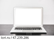 Современный ноутбук на столе в офисе. Стоковое фото, фотограф Pixel_shot / Фотобанк Лори