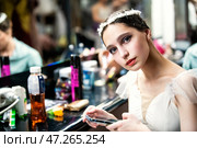 Ballerina Backstage sits in a dressing room Before Performance. Стоковое фото, фотограф Мария Мороз / Фотобанк Лори
