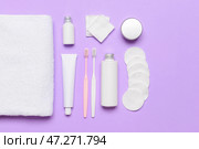 Косметика с расходными материалами на цветном фоне. Стоковое фото, фотограф Pixel_shot / Фотобанк Лори
