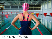Спортивная пловчиха в бассейне. Стоковое фото, фотограф Pixel_shot / Фотобанк Лори