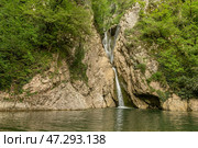 Нижний агурский водопад. Река Агура, Хостинский район Сочи, Россия (2021 год) Стоковое фото, фотограф Юлия Кутыгина / Фотобанк Лори