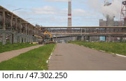 chemical plant works in summer. Стоковое видео, видеограф Алексей Сергеев / Фотобанк Лори