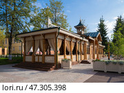 Ретро кафе на Бульварной улице солнечным августовским днем. Рыбинск (2024 год). Стоковое фото, фотограф Виктор Карасев / Фотобанк Лори