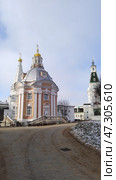 Holy Trinity Sergius Lavra. Church of Smolensk Icon of Mother of God, temple in honor of Saints Zosima and Savvaty Solovetsky and Kalich Tower. Russia, Sergiev Posad, February 12, 2025. Редакционное фото, фотограф Ирина / Фотобанк Лори
