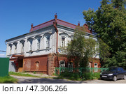 "Жилой дом фабриканта Лосева" / Отделение почтовой связи № 425370. Россия, Республика Марий Эл, поселок Юрино, улица Касаткина, 8 (2020 год). Редакционное фото, фотограф Алексей Иванов / Фотобанк Лори