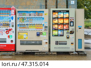 Osaka, Japan - Sep 22 2024, panoramic view of the outdoor vending machine standing near the house, without people, at daytime, Osaka, Japan. Редакционное фото, фотограф Сергей Богомяко / Фотобанк Лори