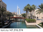 Мадинат Джумейра, Дубай, ОАЭ. Вид на отель Burj Al Arab. Редакционное фото, фотограф Светлана Ясинская / Фотобанк Лори