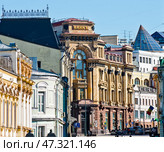 Здание Московского международного торгового банка (сейчас Банк ВТБ). Весенний солнечный день. Москва. Редакционное фото, фотограф E. O. / Фотобанк Лори
