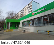 Универсам "Пятерочка". Алтайская улица, 9а. Район Гольяново. Москва. Редакционное фото, фотограф lana1501 / Фотобанк Лори