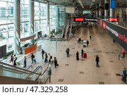 Город Москва, Аэропорт Домодедово. Зал регистрации аэропорта (2024 год). Редакционное фото, фотограф Игорь Низов / Фотобанк Лори