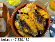 Roasted chicken wings in clayware. Стоковое фото, фотограф Яков Филимонов / Фотобанк Лори