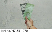 Comparison of the value of American and Venezuelan money. Inflation concept. Стоковое видео, видеограф Mikhail Davidovich / Фотобанк Лори