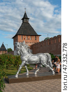 Tula, Russia - 24 July, 2024. Kremlin Installation of a horse made of metal letters near the Kremlin wall. Kazanskaya embankment of Tula. Редакционное фото, фотограф Оксана Медведева / Фотобанк Лори