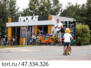 A bicycle or scooter rental point or point. Rent, hire, business. Russia, Moscow region, June 23, 2024. Редакционное фото, фотограф Photojuli / Фотобанк Лори
