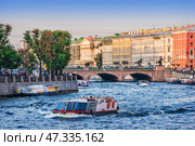 Аничков мост и корабли, река Фонтанка, Санкт-Петербург. Редакционное фото, фотограф Baturina Yuliya / Фотобанк Лори