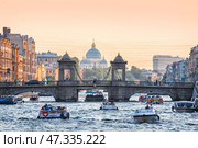 Ломоносовский мост, Троицкий Измайловский собор, река Фонтанка, Санкт-Петербург. Редакционное фото, фотограф Baturina Yuliya / Фотобанк Лори