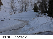 Заснеженная дорога в горах Алматы. Медеу. Стоковое фото, фотограф Евгений Митрофанов / Фотобанк Лори