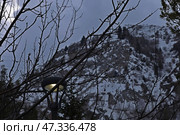 Светильник в горах Алматы. Медеу. Стоковое фото, фотограф Евгений Митрофанов / Фотобанк Лори