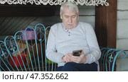 Portrait of senior man using mobile phone, holding device, texting, surfing internet. Old male looking at web camera, talking online. Elderly person chatting. Modern technologies and older generation. Стоковое видео, видеограф Марина Демидюк / Фотобанк Лори