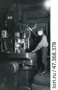 На оборонном заводе, 1942. Стоковое фото, фотограф Retro / Фотобанк Лори