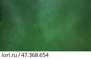 Alpine emerald lake top view. Стоковое видео, видеограф Михаил Коханчиков / Фотобанк Лори